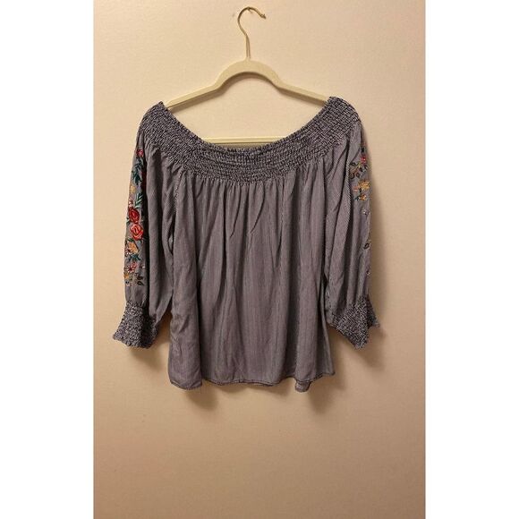 Top with Stripes and Embroidery down the arms - Picture 6 of 6